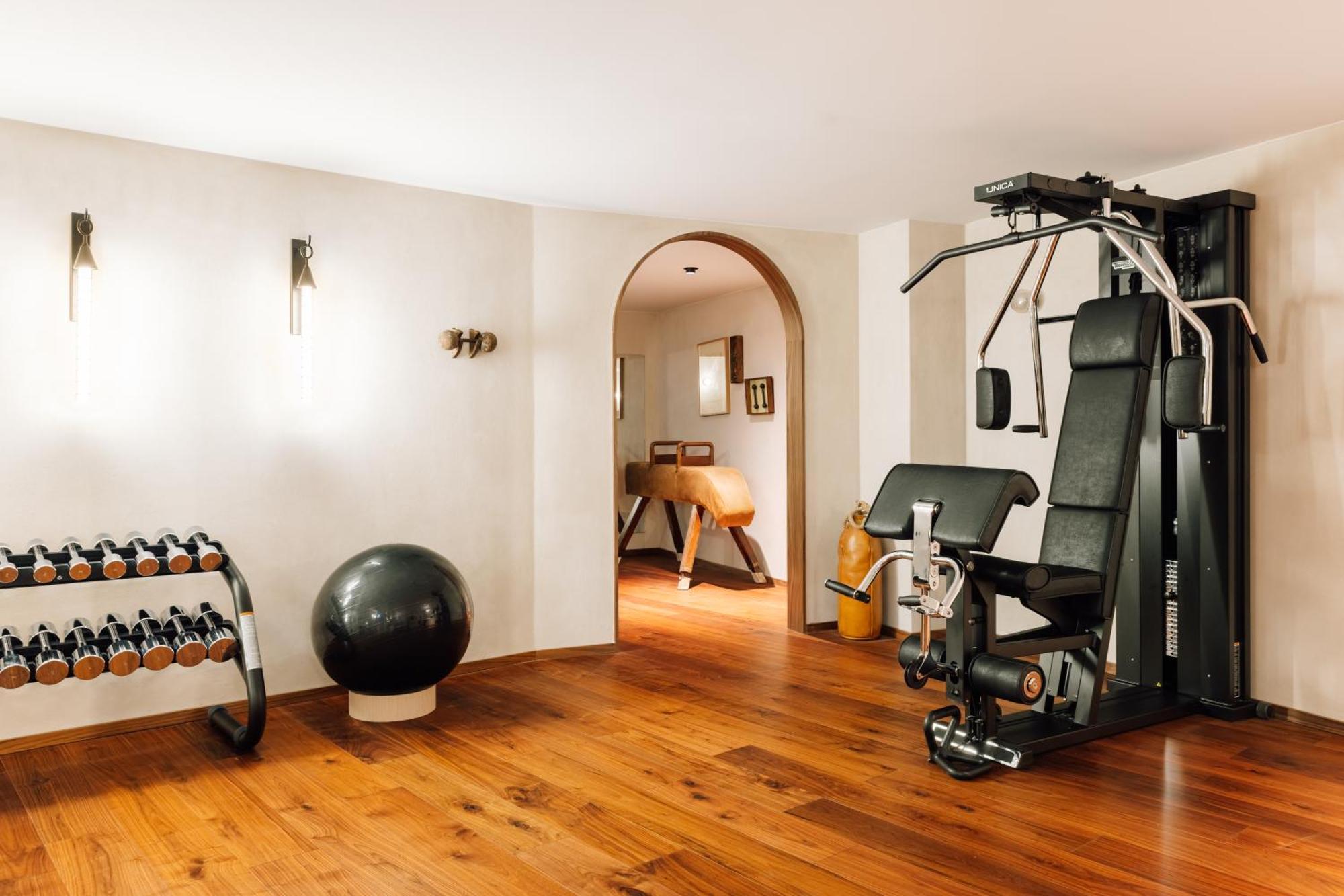 The Rebello Hotel & Spa - Small Luxury Hotels Of The World Вила-Нова-ди-Гая Экстерьер фото A home gym