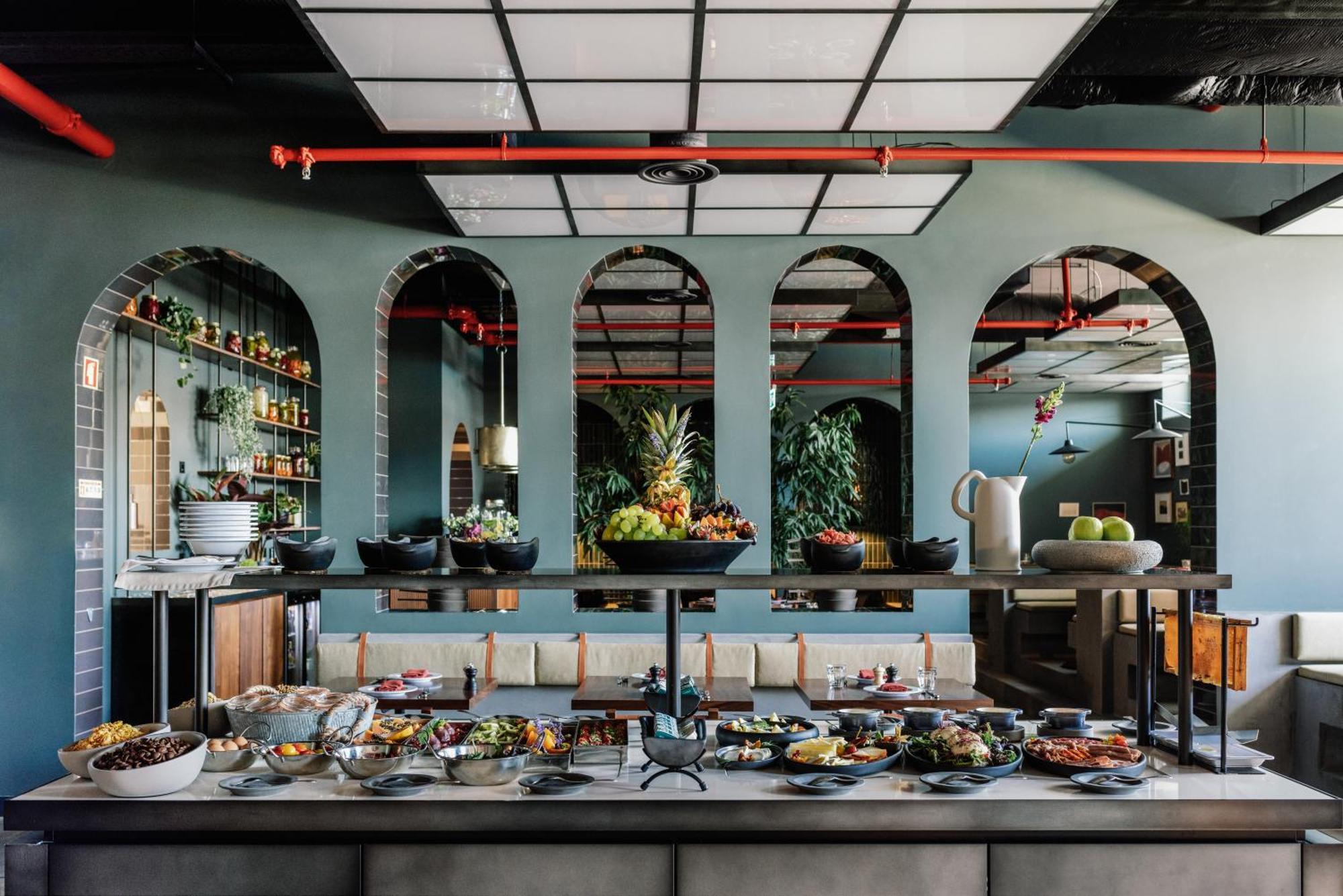 The Rebello Hotel & Spa - Small Luxury Hotels Of The World Вила-Нова-ди-Гая Экстерьер фото The kitchen at the restaurant