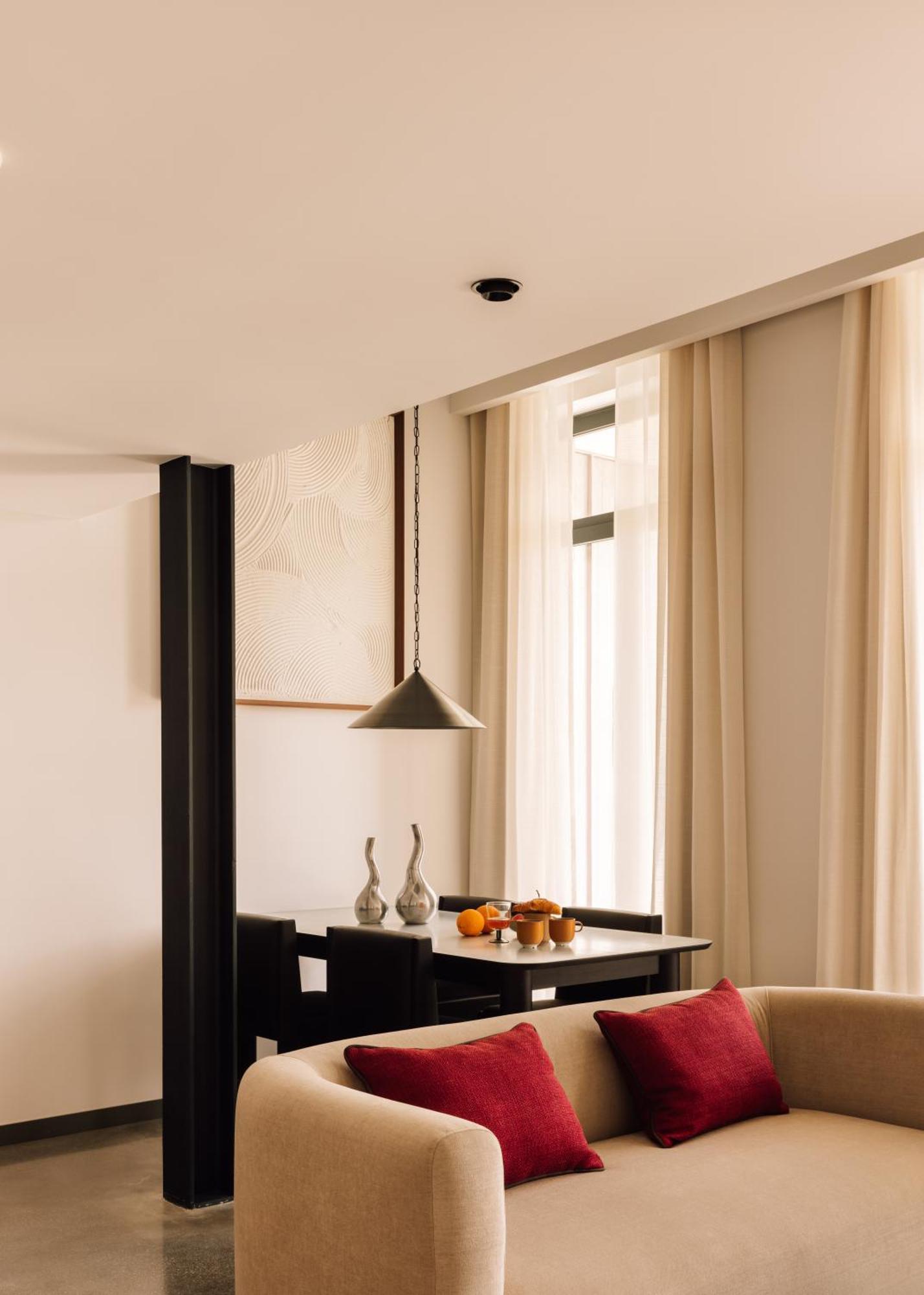 The Rebello Hotel & Spa - Small Luxury Hotels Of The World Вила-Нова-ди-Гая Экстерьер фото A curtain