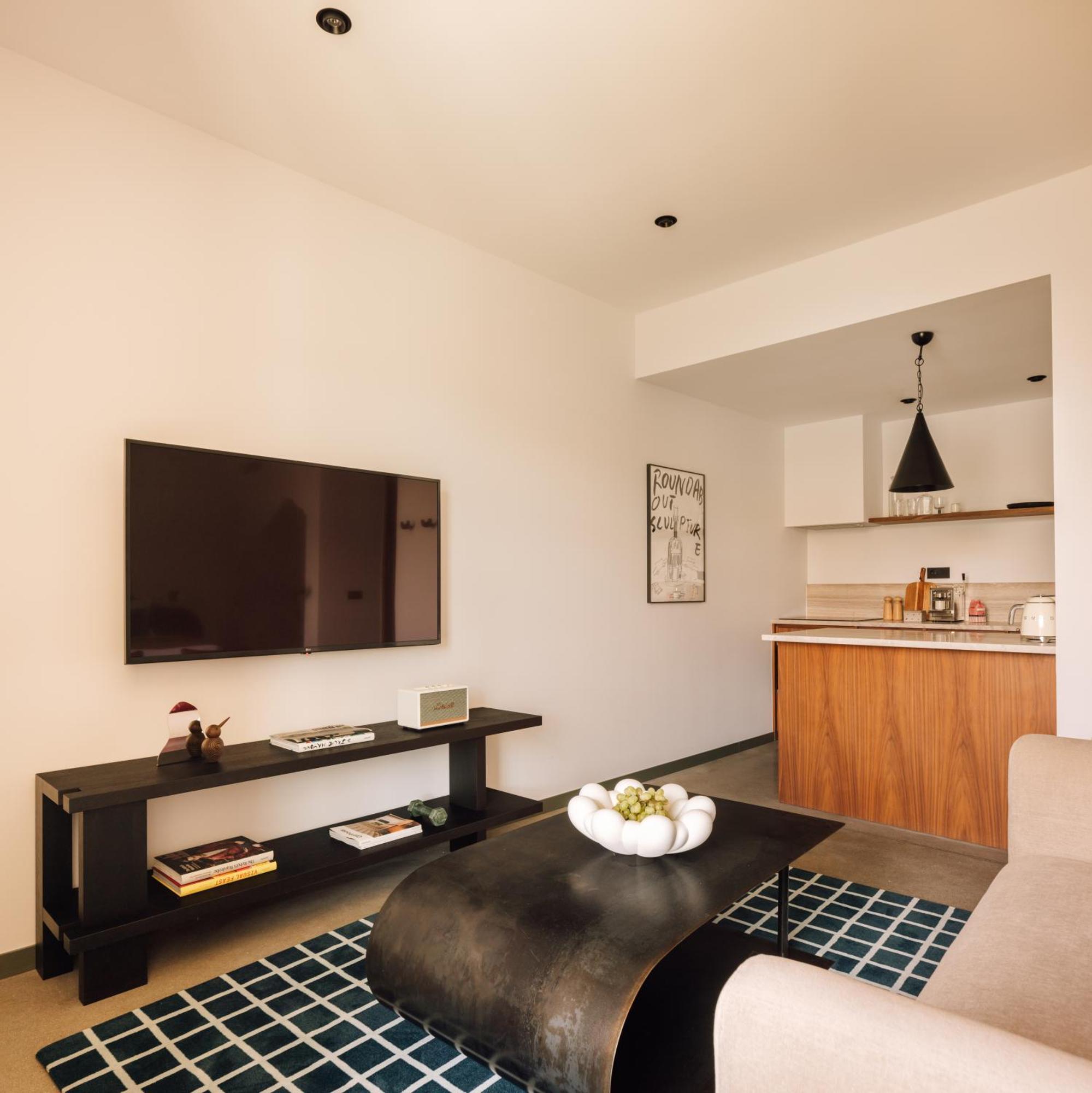 The Rebello Hotel & Spa - Small Luxury Hotels Of The World Вила-Нова-ди-Гая Экстерьер фото A typical apartment at the Standard East Village