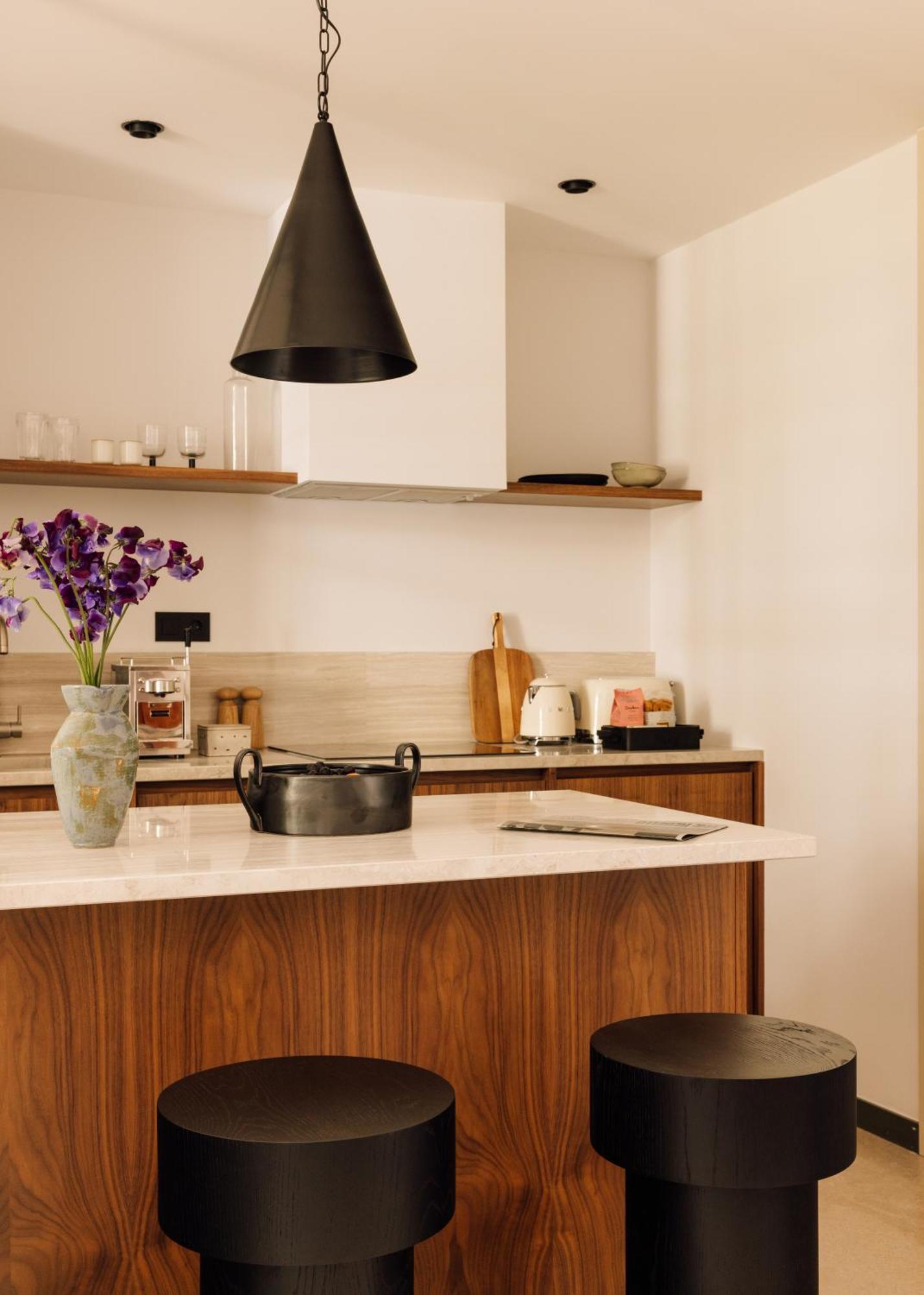 The Rebello Hotel & Spa - Small Luxury Hotels Of The World Вила-Нова-ди-Гая Экстерьер фото A kitchen with a granite countertop